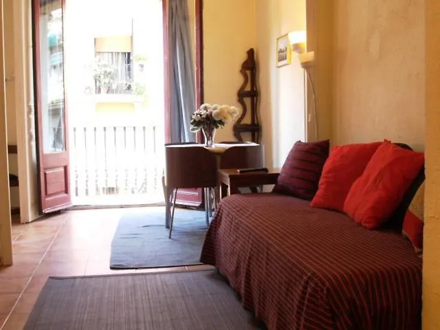 Poble Sec-1: Centrally Located Budget Apartment Barcelona Spanien