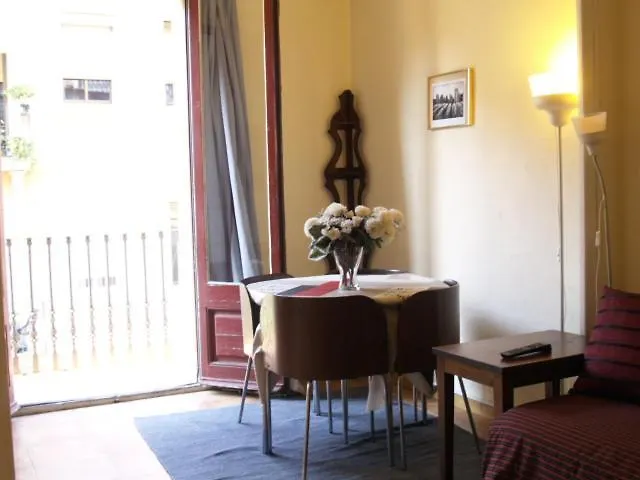 Poble Sec-1: Centrally Located Budget Apartment Barcelona 0*,