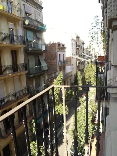 Poble Sec-1: Centrally Located Budget Apartment Barcelona